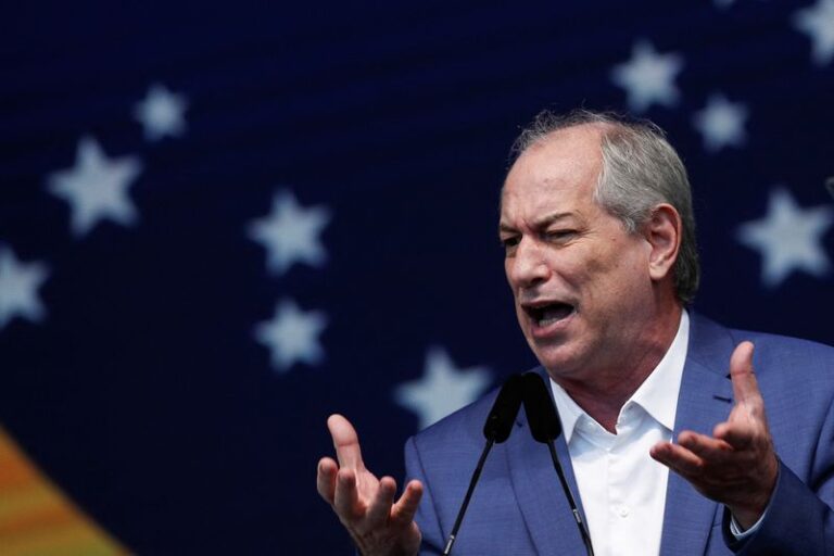 CIRO ATACA LULA, BOLSONARO E O VOTO ÚTIL, DIZENDO SOFRER UMA CAMPANHA VIRULENTA