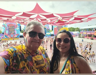 FERNANDO BINO E SUA MÔNICA PINTARAM E BORDARAM NO CARNÁ DE OLINDA SITUAÇÃO