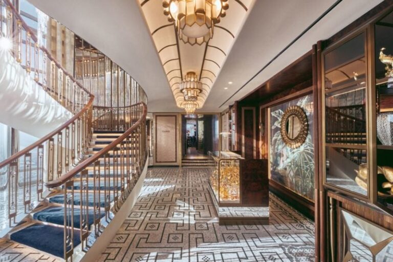 RESTAURANTE MAIS ALTO DO MUNDO REABRE EM DUBAI