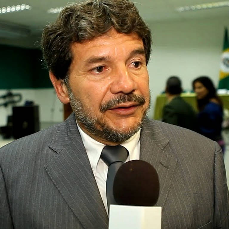 QUEREM ACABAR COMIGO, NEM EU MESMO SEI PORQUÊ. ASSIM ANDA PENSANDO POLITICAMENTE ZÉ ADEGA