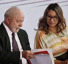 LULA ESTÁ TRISTE PELO FRACO GOVERNO E FADIGADO POR TER QUE VIAJAR TANTO PARA AGRADAR JANJA