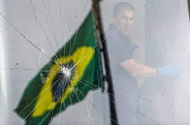 OS BASTIDORES DO SALÃO NEGRO, PARECIA MAIS UM AMPLO CAMAROTE DA MARQUÊS DE SAPUCAÍ