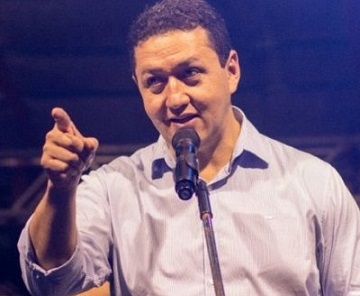 PREFEITO ROMEIRO JOGA PEDRO BEZERRA NA LONA AO REBATER O SEU SOCO MEIO TORTO