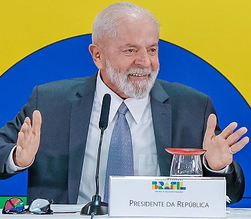 LULA  VAI JÁ DISCURSAR PARA 10 MIL PESSOAS ENTRE PREFEITOS NO CENTRO INTERNACIONAL DE CONVENÇÕES DO BRASIL