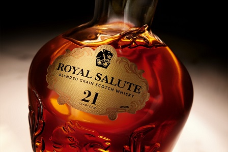 BRASIL RECEBE NOVO ROYAL SALUTE 21 YEAR OLD BLENDED GRAIN