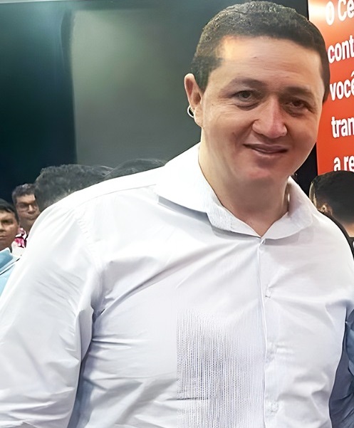 GLÊDSON BEZERRA É OVACIONADO POR POPULARES EM RUA DE JUAZEIRO DO NORTE