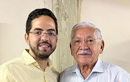 EUNÍCIO OLIVEIRA DE UMA HORA PARA OUTRA RESOLVE TIRAR O TAPETE DE DAVI MACEDO