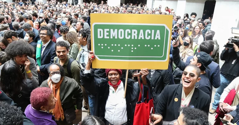 PRESIDENCIALISMO DE COALIZÃO TORNA A DEMOCRACIA RESISTENTE A GOLPES NO BRASIL