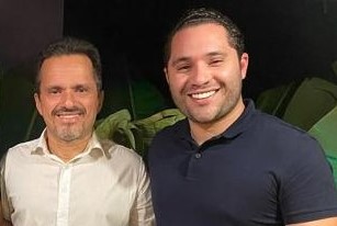 MONILTON MOURA TROCA FIGURINHAS COM ANDRÉ BARRETO NOS CAMAROTES EXPOCRATIANOS