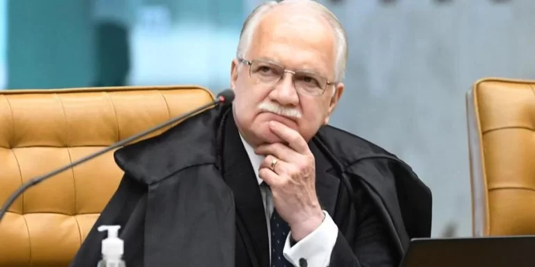 A QUE ERROS DO SUPREMO FACHIN ESTÁ SE REFEINDO AO FAZER CRÍTICAS