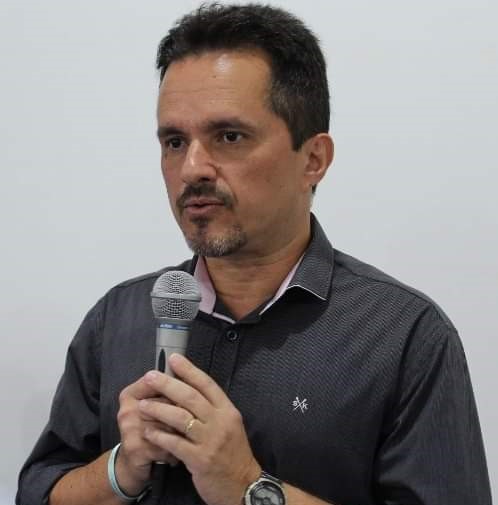 ANDRÉ BARRETO SE DISTANCIA DA DISPUTA DE VICE E SE MISTURA COM O POVO EM BUSCA DE VOTOS