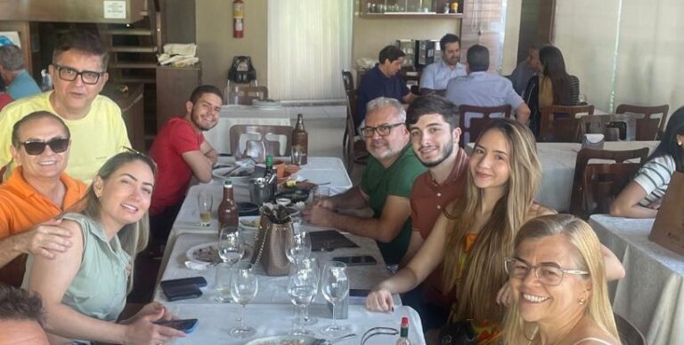 FINAL DE SEMANA QUEPASSOU ERASMO MENDONÇA REUNIU A FAMILY EM RESTÔ DA MODA