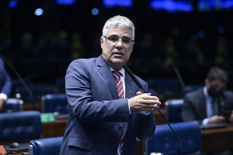 ALÉM DE PEDIR EMPEACHMENT, OPOSIÇÃO DEFENDE CPI CONTRA XANDÃO MORAES