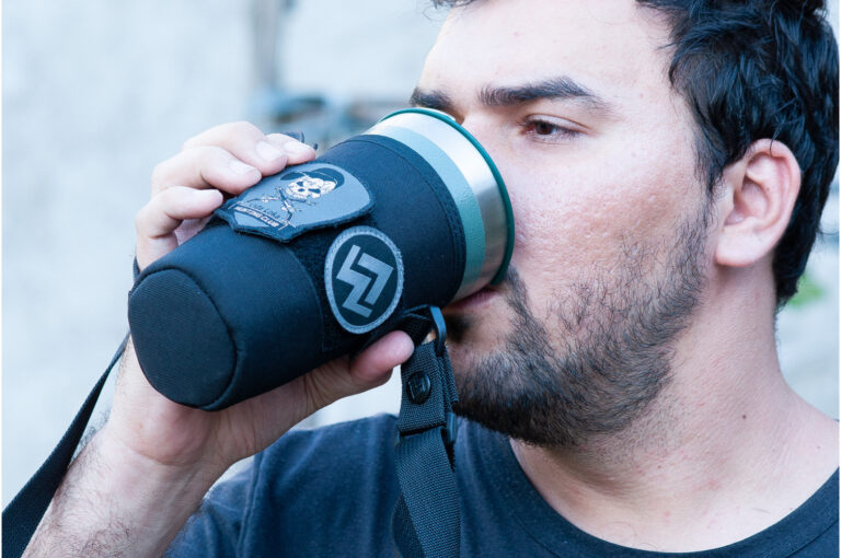 NOVIDADE! STANLEY LANÇA PORTA-LATA QUE MANTÉM BEBIDAS GELADAS POR 4 HORAS