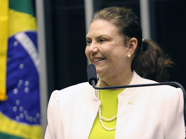 FERNANDA PESSOA ESTÁ AJUDANDO A ELEGER O SOBRINHO RENÉ PESSOA A EDIL DE FORTALEZA