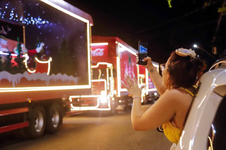 CRATO E JUAZEIRO DO NORTE RECEBERAM ONTEM A CARAVANA DO NATAL COLA-COLA