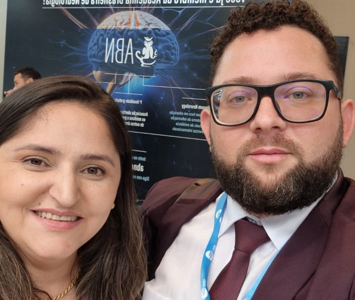 MÉDICO THIAGO MOREIRA E A ESPOSA CLARA MAGDA A BORDO DE IMPORTANTE CONGRESSO EM BRASÍLIA