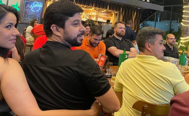 QUARTA QUE PASSOU TODOS SE REUNIERON PARA ESCUCHAR EL GRITO: “HURRA CARMELA VILA!”