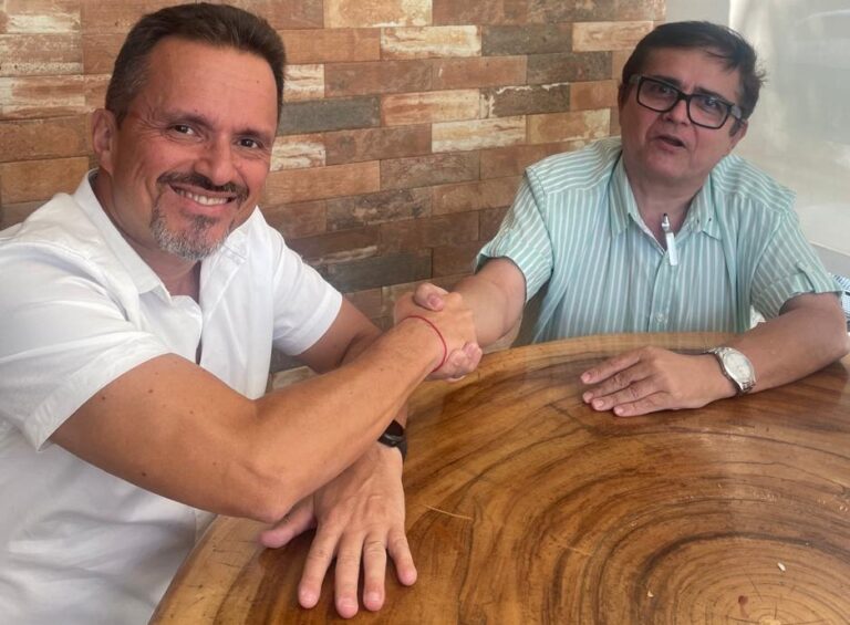 ALMOÇO NO CARMELA BOUTIQUE, EM JUÁ, REÚNE MARCOS PEIXOTO E ANDRÉ BARRETO