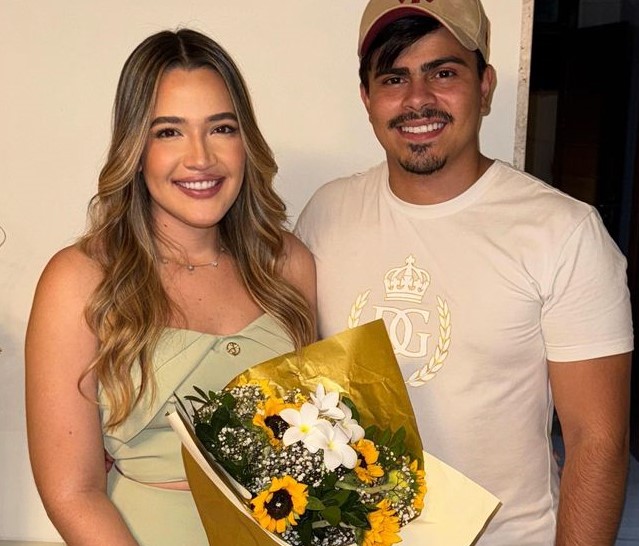 EM PLENA ÉPOCA NATALINA, NÍCOLAS MARLON E ANA BEATRIZ ENTRAM EM CLIMA DE ENGAGEMENT