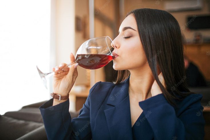 CRESCIMENTO DO CONSUMO DE VINHO POR MULHERES NO BRASIL IMPULSIONA MUDANÇAS NO MERCADO