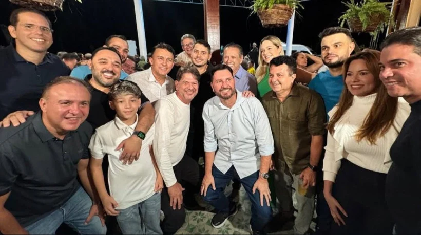 CID GOMES FICOU DODÓI ULTIMO WEEKEND E NEM DEU AS CARAS EM SEU BARZINHO BARRIGUDINHO