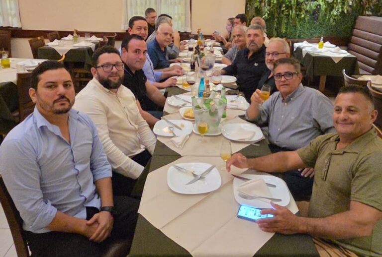 AMIGOS PROMOVEM FESTA ARRETADA DE BOA PARA O PREFEITO ROBERTO PESSOA