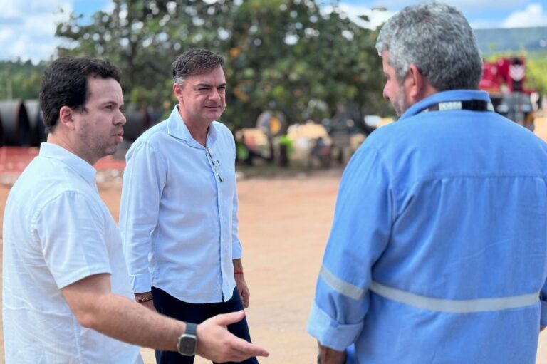 FERNANDO SANTANA E GUILHERME SARAIVA VISITARAM CAMPO DAS OBRAS DO CINTURÃO DAS ÁGUAS