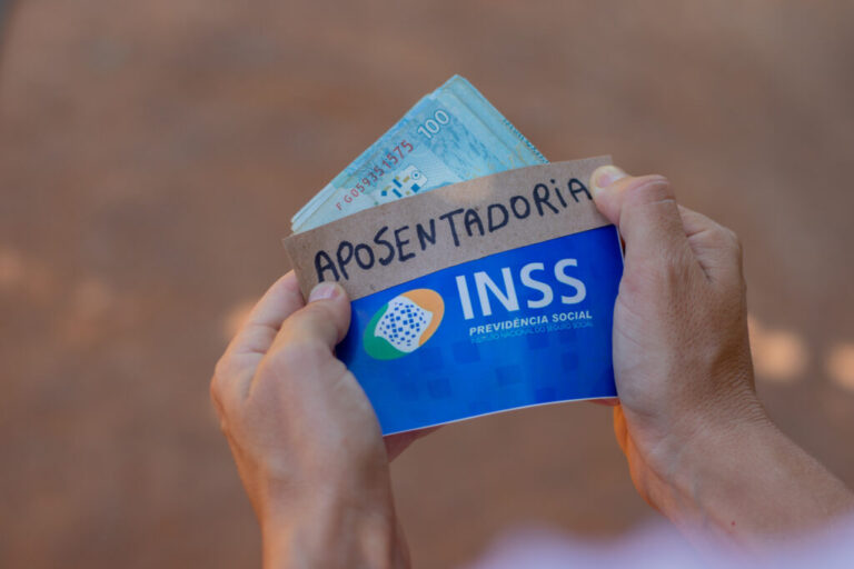 FARRA DO INSS: APOSENTADOS QUE SE DANEM PARA TER A GRANA DEVOLVIDA