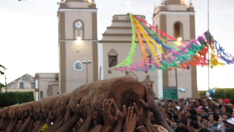 BARBALHA DESEJA QUE NESTE DOMINGO A PAZ REINE E A ALEGRIA DOMINE A FESTA DO PAU DA BANDEIRA