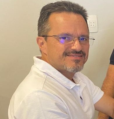 ANDRÉ BARRETO RECEBE DO GOVERNADOR ELMANO ALGO DE BOM PARA O POVO DO CRATO