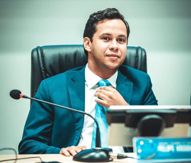 PRESIDENTE FELIPE VASQUES COBRA CAGECE POR SERVIÇOS INACABADOS EM JUAZEIRO DO NORTE