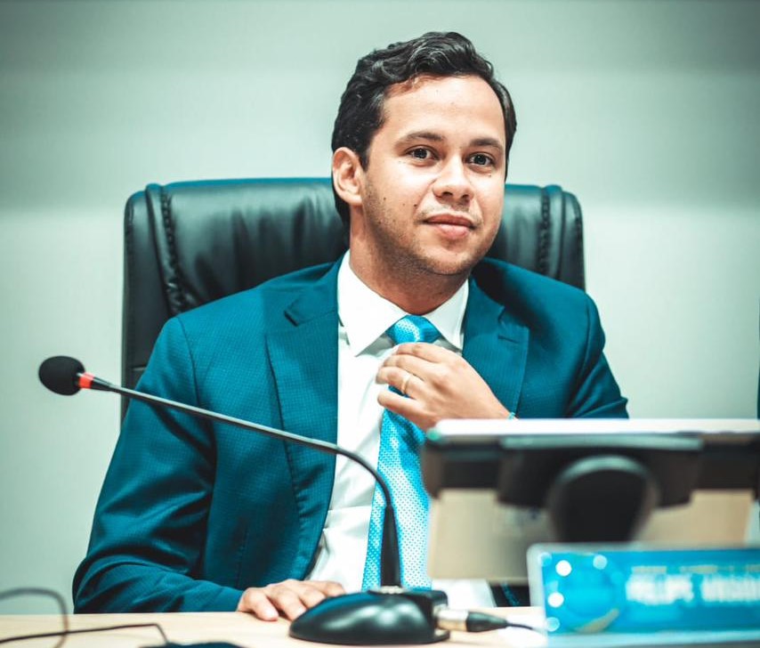 PRESIDENTE FELIPE VASQUES COBRA CAGECE POR SERVIÇOS INACABADOS EM JUAZEIRO DO NORTE