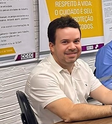 PREFEITO GUILHERME SARAIVA ENTREGA ESCOLA PUBLICA EM BARBALHA PADRÃO PARTICULAR