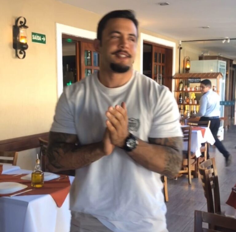 GABRIEL SIQUEIRA BILHAR ANIVERSARIOU E COMEMOROU IN PETIT COMITÉ