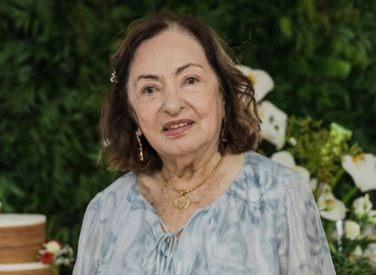 QUE BOM! ALBENICE NOVAIS CHEGA AOS 90 YEARS CHEIA DE CHARME E INTEIRAÇA