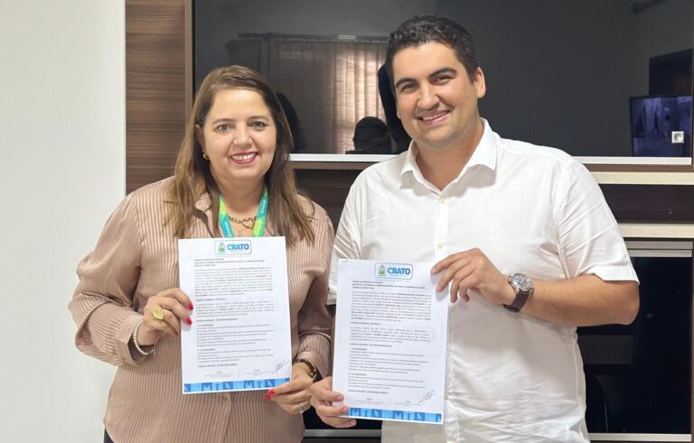 CÂMARA DO CRATO FIRMA CONVÊNIO COM GRUPO EVOLUÇÃO PARA AULÕES DO ALCANCE ENEM