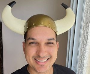 “EU NASCI PARA SER CORNO”: ELE SENTE PRAZER EM VER A ESPOSA TRANSANDO COM OUTROS HOMENS