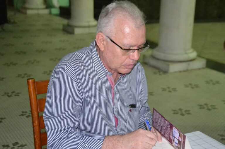 CÉZAR BARRETO TECE ELOGIOS AO FEIJÃO PRETO DO MP  2025 E ENVIA SEU LIVRO DE PRESENTE PARA MARCOS PEIXOTO