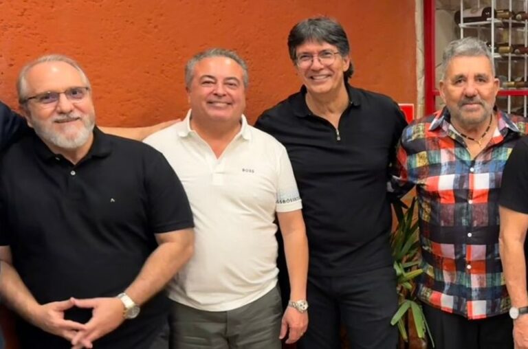 YEEEES! GRANDE CÍCERO MACHADO ANIVERSARIA E RECEBE AFAGO DA GALERA AMIGA