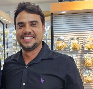 CASAL ROMEIRO CIRCULOU POR SAMPA EM BUSCA DE PARCERIA NA ÁREA DE IMPORTAÇÃO