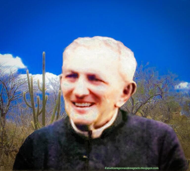 CRATO ENLEVA MAIS AINDA O PADRE CICERO COM SUA IMAGEM INSTALADA NA PRAÇA DA SÉ