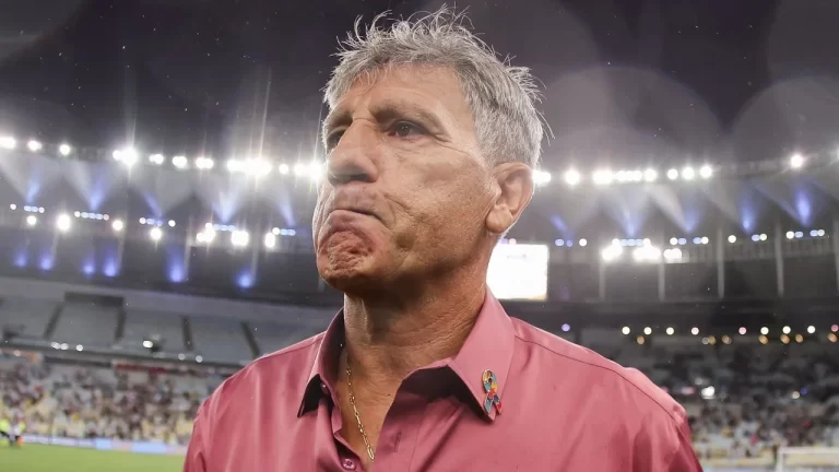 FLUMINENSE FAZ UMA APRESENTAÇÃO HERÓICA E RENATO DEDICA O JOGO À TORCIDA