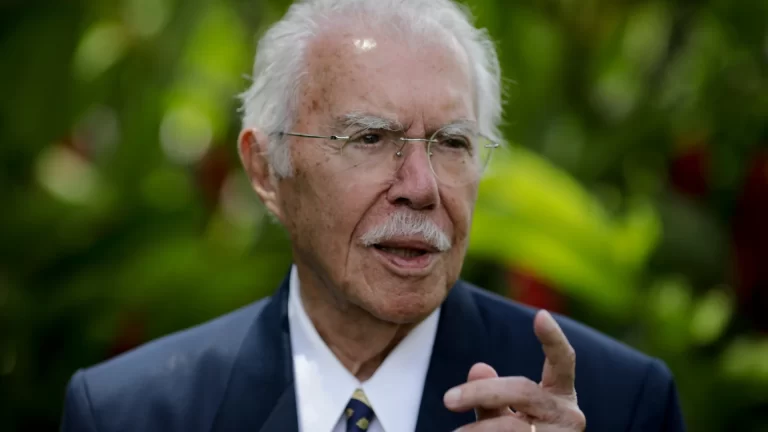 UM COMOVENTE TEXTO DE SARNEY LEMBRA A PRESENÇA ETERNA DEDONA KIOLA, SUA MAMA