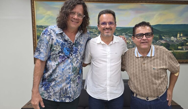 ALCAIDE ANDRÉ BARRETO RECEBEU EM SEU GABINETE MARCOS PEIXOTO E ISAAC CÂNDIDO