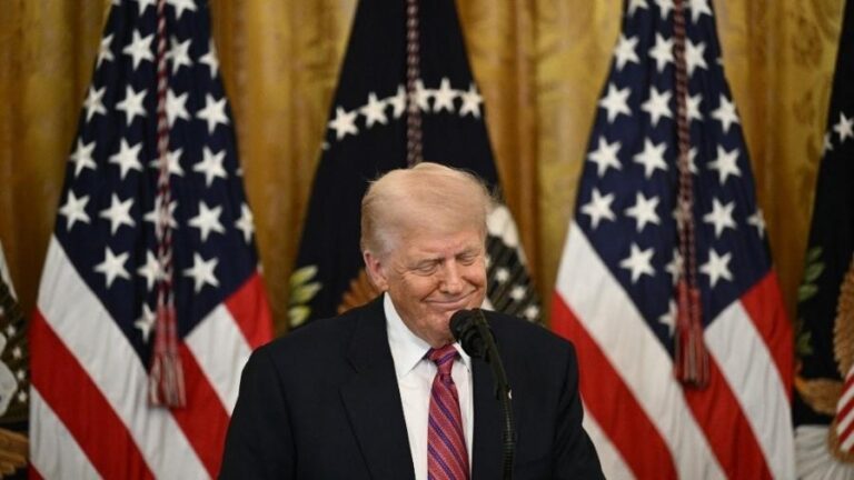 TRUMP ACORDOU O BRASIL DA FANTASIA DO ISOLAMENTO E CAIMOS NUM PESADELO