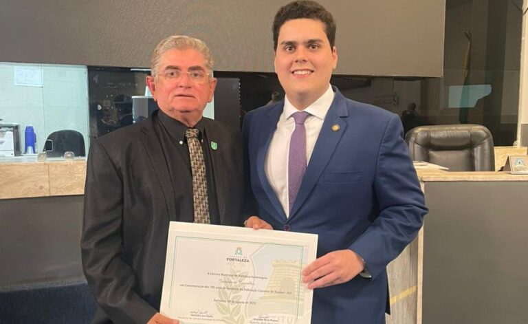 CRATENSE RECEBEU JUSTA HOMENAGEM DA CÂMARA MUNICIPAL DE FORTAL ÚLTIMA SEXTA