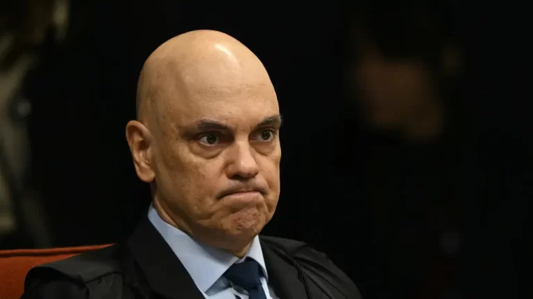 TRUMP AVALIA AMPLIAR SANÇÕES E MIRA PATRIMÔNIO DA FAMILIA DE ALEXANDRE DE MORAES