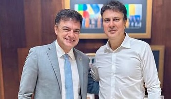 FERNANDO SANTANA VAI A BRASÍLIA E LEVA MIMO PARA O MINISTRO CAMILO SANTANA