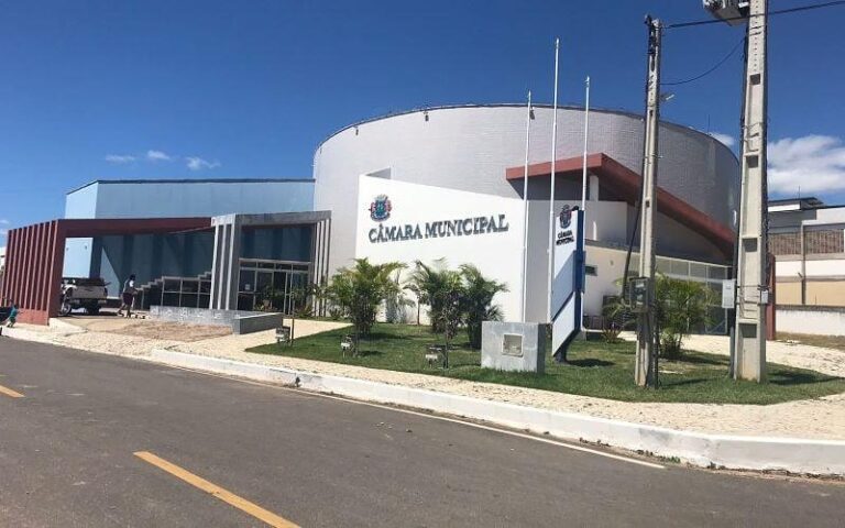 DECISÃO JUDICIAL PODERÁ PARALIZAR ATIVIDADES VITAIS DA CÂMARA MUNCIPAL DE JUAZEIRO DO NORTE